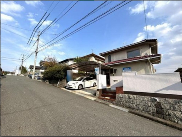 福山市神辺町字道上、中古一戸建ての前面道路を含む現地写真画像です