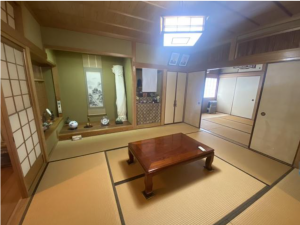 福山市、中古一戸建ての居間画像です