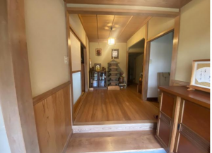 福山市、中古一戸建ての玄関画像です