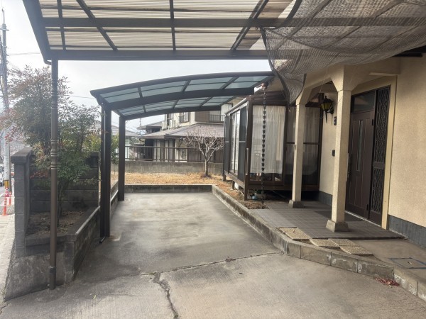 福山市蔵王町、中古一戸建ての駐車場画像です