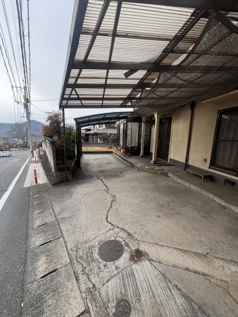 福山市蔵王町、中古一戸建ての駐車場画像です