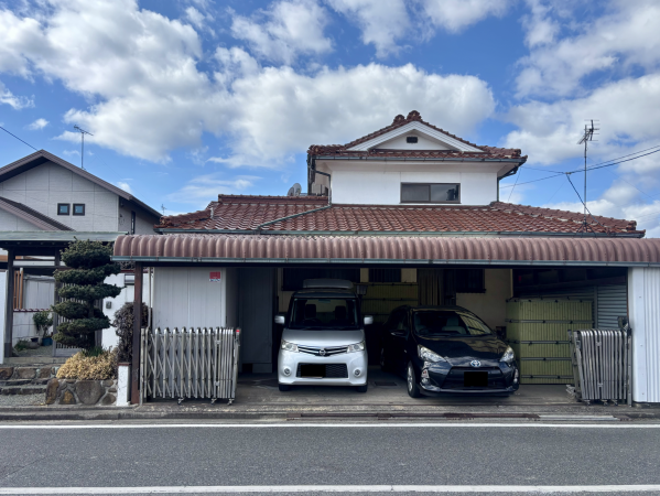福山市神辺町字道上、中古一戸建ての前面道路を含む現地写真画像です