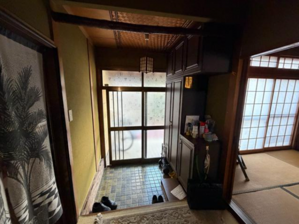 福山市御幸町大字中津原、中古一戸建ての玄関画像です