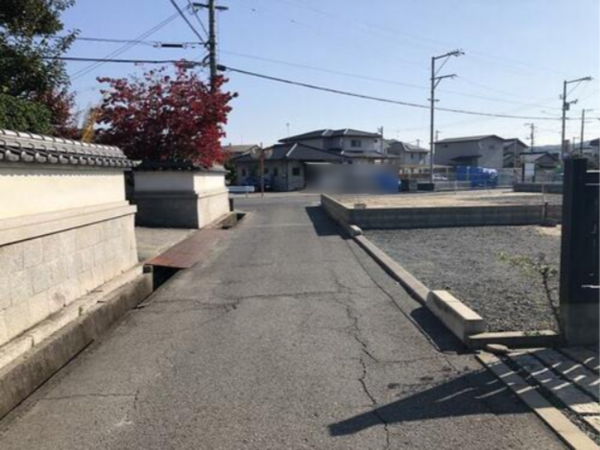 福山市御幸町大字森脇、土地の前面道路を含む現地写真画像です