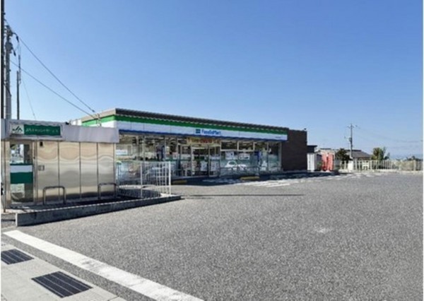 福山市坪生町、新築一戸建てのドラッグストア画像です