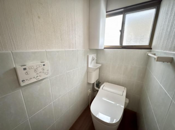 福山市東川口町、中古一戸建てのトイレ画像です