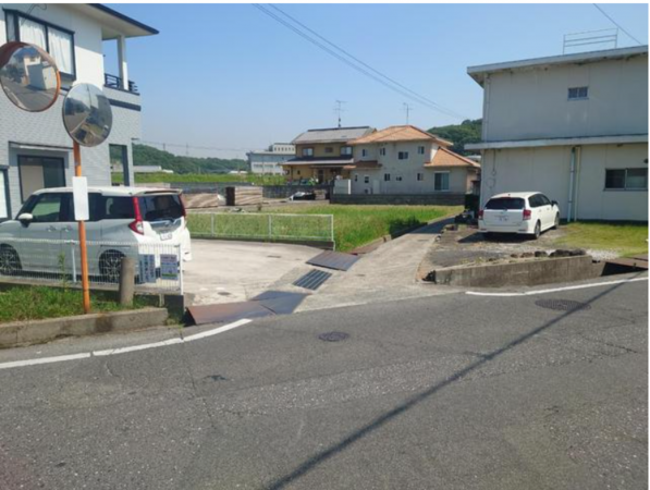 福山市御幸町大字中津原、土地の前面道路を含む現地写真画像です