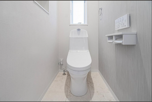 福山市春日町、新築一戸建てのトイレ画像です