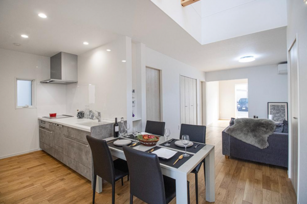 福山市春日町、新築一戸建てのキッチン画像です