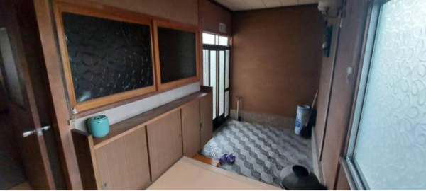 福山市新市町大字戸手、中古一戸建ての玄関画像です