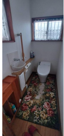 福山市新市町大字戸手、中古一戸建てのトイレ画像です