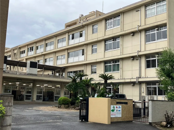 福山市水呑町、新築一戸建ての中学校画像です