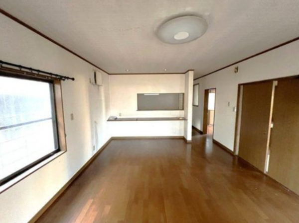 福山市坪生町、中古一戸建ての居間画像です