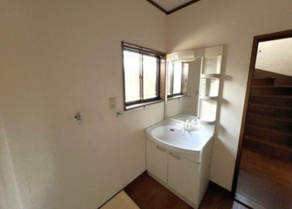 福山市坪生町、中古一戸建ての洗面画像です