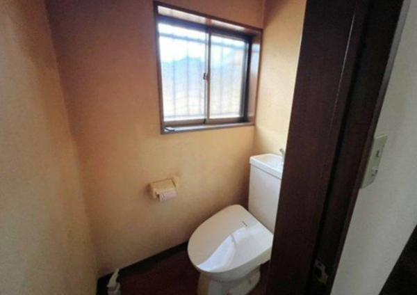 福山市坪生町、中古一戸建てのトイレ画像です