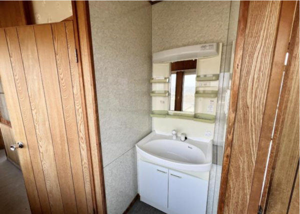 福山市幕山台、中古一戸建ての洗面画像です