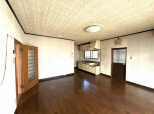 福山市水呑町、中古一戸建ての居間画像です