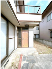 福山市水呑町、中古一戸建ての玄関画像です