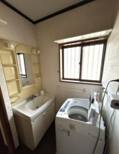 福山市水呑町、中古一戸建ての洗面画像です