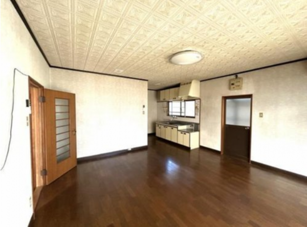 福山市水呑町、中古一戸建ての居間画像です