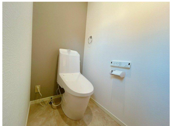 福山市川口町、中古一戸建てのトイレ画像です
