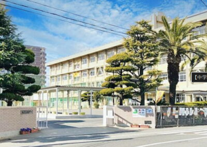 福山市川口町、新築一戸建ての中学校画像です