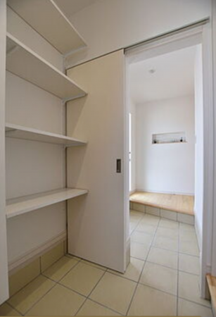 福山市川口町、新築一戸建ての玄関画像です