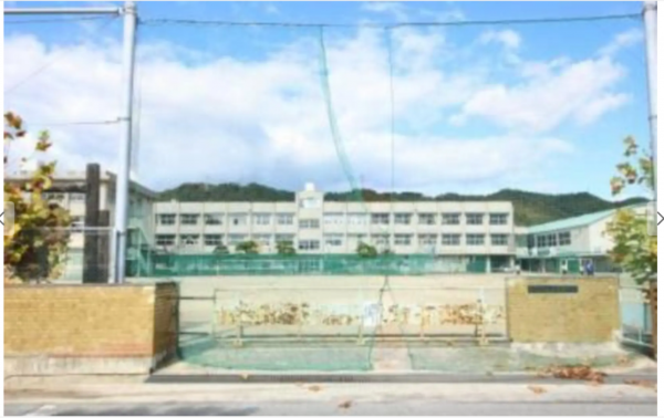 福山市春日町浦上、中古一戸建ての中学校画像です