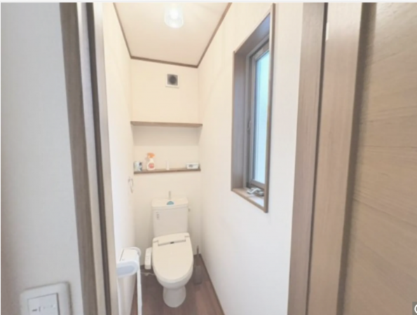 福山市春日町浦上、中古一戸建てのトイレ画像です