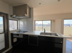 福山市南蔵王町、マンションのキッチン画像です