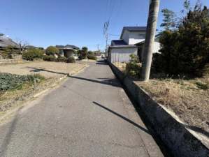 福山市駅家町大字江良、土地の前面道路を含む現地写真画像です