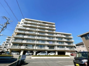 福山市沖野上町、マンションの外観画像です