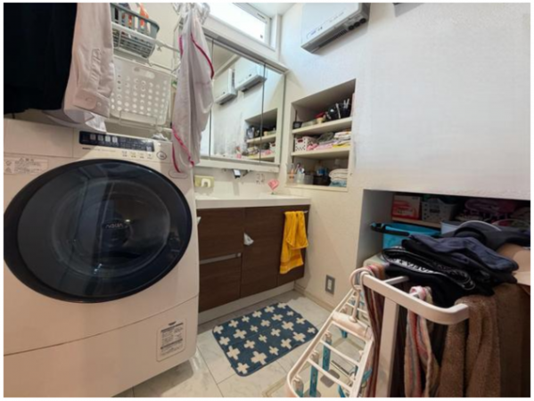 福山市新涯町、中古一戸建ての洗面画像です