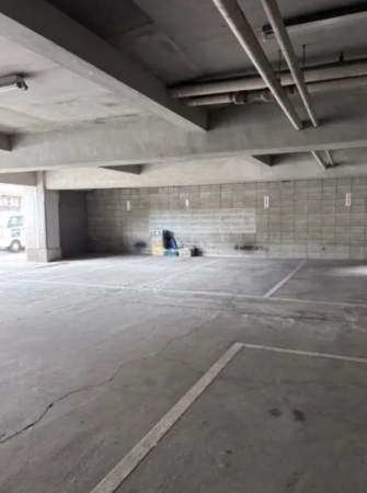 福山市西桜町、マンションの駐車場画像です