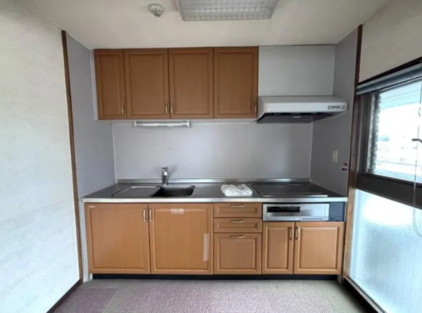 福山市西桜町、マンションのキッチン画像です