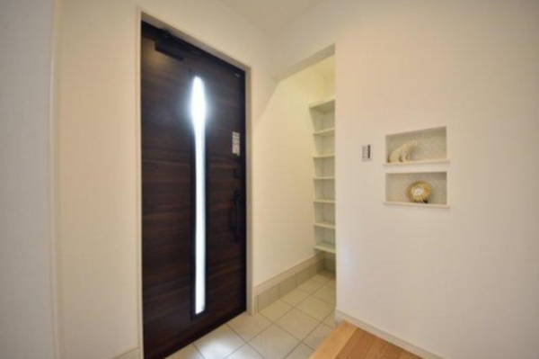 福山市水呑町、新築一戸建ての玄関画像です