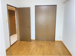 福山市御門町、マンションの寝室画像です