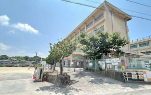 福山市東陽台、新築一戸建ての小学校画像です