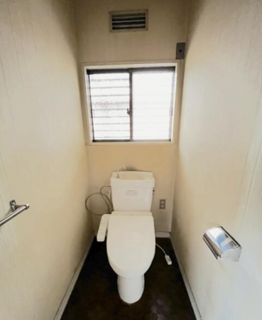 福山市緑陽町、中古一戸建てのトイレ画像です