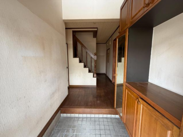 福山市神辺町字道上、中古一戸建ての玄関画像です