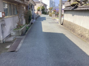 福山市神島町、土地の前面道路を含む現地写真画像です