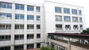 福山市多治米町、土地の中学校画像です