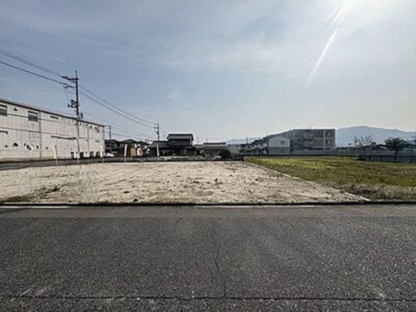 福山市新涯町、土地の前面道路を含む現地写真画像です