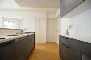 福山市南蔵王町、新築一戸建てのキッチン画像です