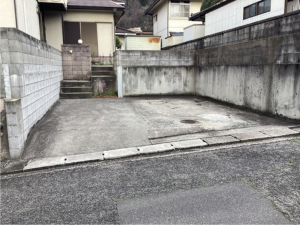 福山市幕山台、中古一戸建ての駐車場画像です