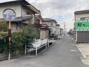 福山市川口町、土地の前面道路を含む現地写真画像です