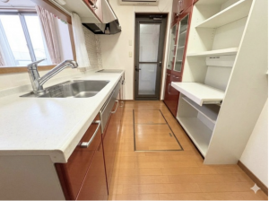 福山市伊勢丘、中古一戸建てのキッチン画像です