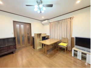 福山市伊勢丘、中古一戸建ての居間画像です