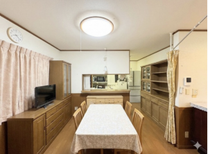 福山市伊勢丘、中古一戸建ての居間画像です