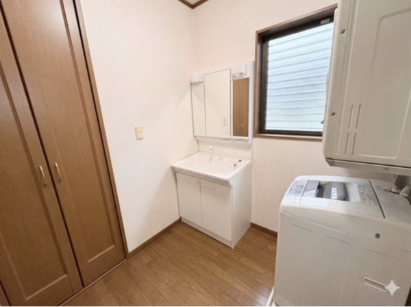 福山市伊勢丘、中古一戸建ての洗面画像です